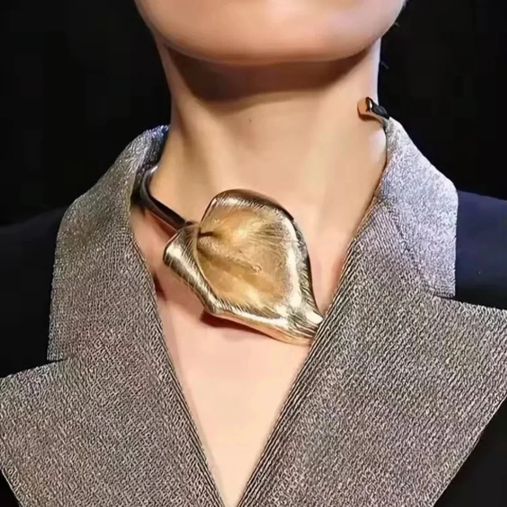 Horseshoe Lotus Gold Bangle Flower Necklace - Picture 6 of 10